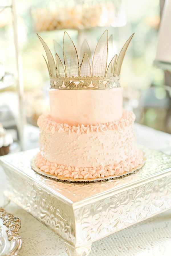 Adorable Wedding Cake Topper with Crown and Tiara ♡にて紹介している画像