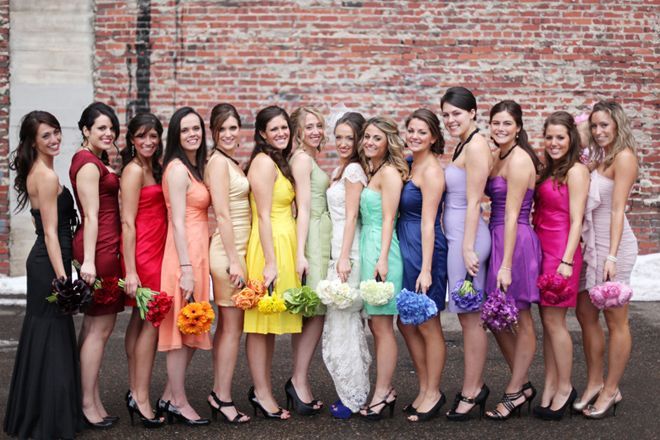 Colorful POP for Maximum Happiness: Spotlight on Bridesmaid and Groomsman Fashion!にて紹介している画像