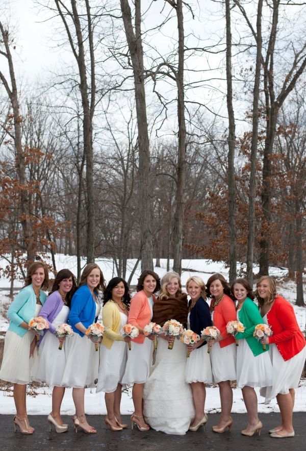 Colorful POP for Maximum Happiness: Spotlight on Bridesmaid and Groomsman Fashion!にて紹介している画像