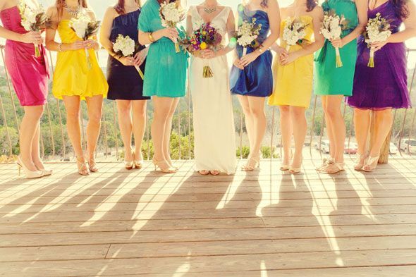 Colorful POP for Maximum Happiness: Spotlight on Bridesmaid and Groomsman Fashion!にて紹介している画像