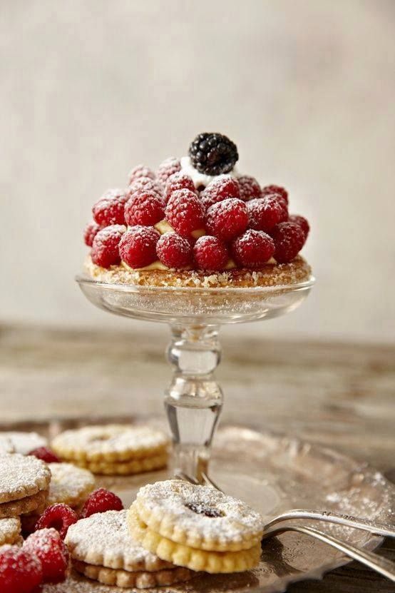 Gathering Adorable and Sweet-Tart Raspberry Inspirations♡にて紹介している画像