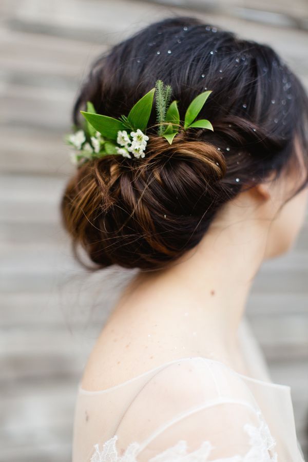 Inspired by Kate Middleton: Dazzling & Classic Princess-Inspired Chignon Hairstyles to Copy! ♩にて紹介している画像