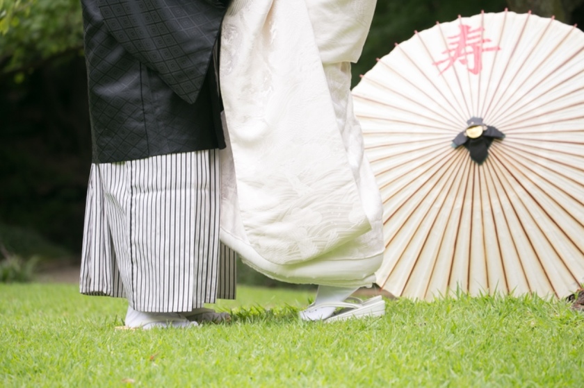 【21ショット】神社での撮影でカメラマンさんにお願いしたいウェディングフォト【総まとめ】にて紹介している画像