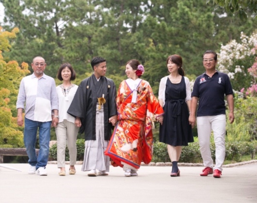 "10 Heartfelt Ways to Express 'Thank You' to My Beloved Parents Before I Get Married"にて紹介している画像