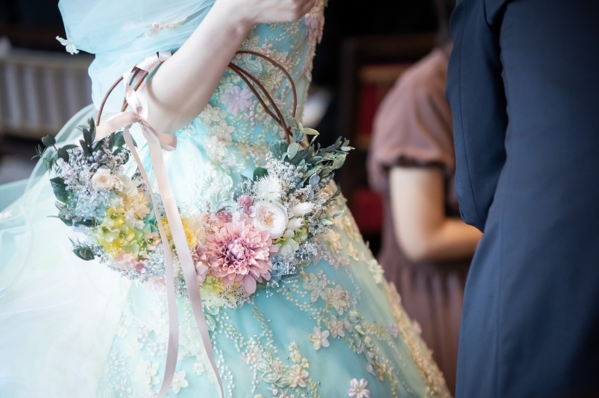 Just Wrap It Around: What Kind of Ribbon Is Cute for the Handle of a Wreath Bouquet? ♡にて紹介している画像