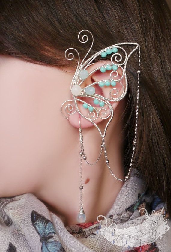 "More Glamorous Than Earrings or Piercings? The Trending Accessory 'Ear Cuffs' Shine Bright!"にて紹介している画像