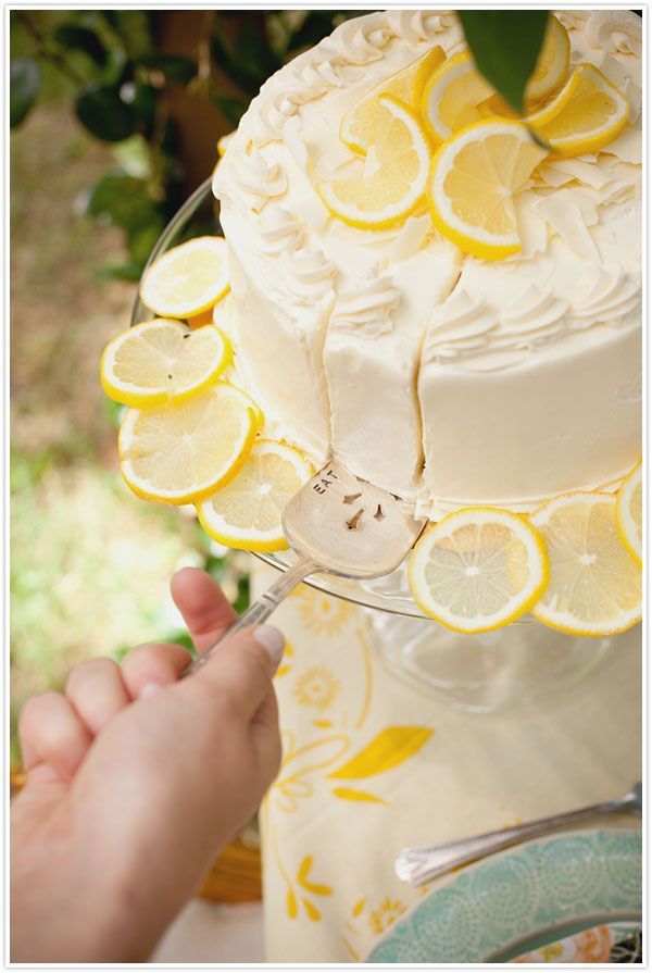 Which Fruits Would You Like to Add? A Perfect Collection of Fruits for Wedding Cake Decoration♡にて紹介している画像