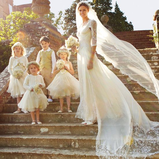 Celebrities' Favorite: The Stunning Retro-Cute Dresses of 'Tempari London' ✨にて紹介している画像