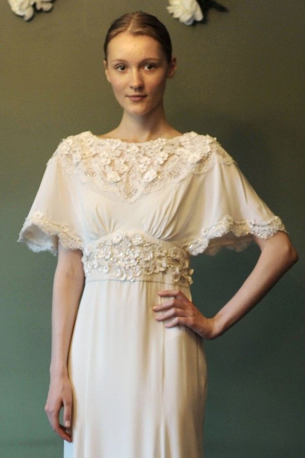 Celebrities' Favorite: The Stunning Retro-Cute Dresses of 'Tempari London' ✨にて紹介している画像