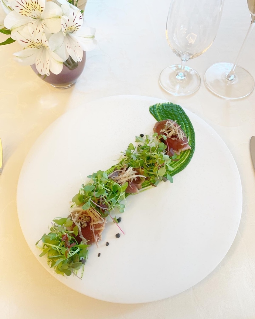 "To Avoid Being Seen as Rude for Eating Now! When Should the Newlyweds Eat During the Reception?"にて紹介している画像