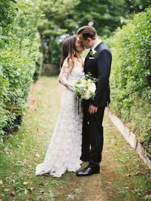 Celebrities' Favorite: The Stunning Retro-Cute Dresses of 'Tempari London' ✨にて紹介している画像