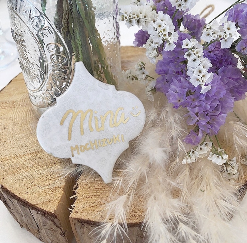 席札をアルファベットで書く場合。「苗字と名前でフォントを変える」っていうの、結構みんなやってる！にて紹介している画像