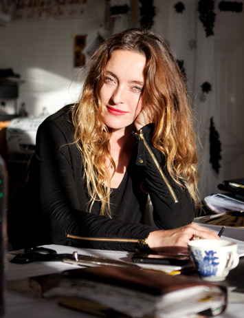 Celebrities' Favorite: The Stunning Retro-Cute Dresses of 'Tempari London' ✨にて紹介している画像