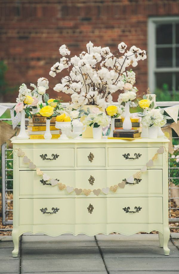 Stylish Furniture Display: Adorable Wedding DIY Ideas Using Dressers ♡にて紹介している画像