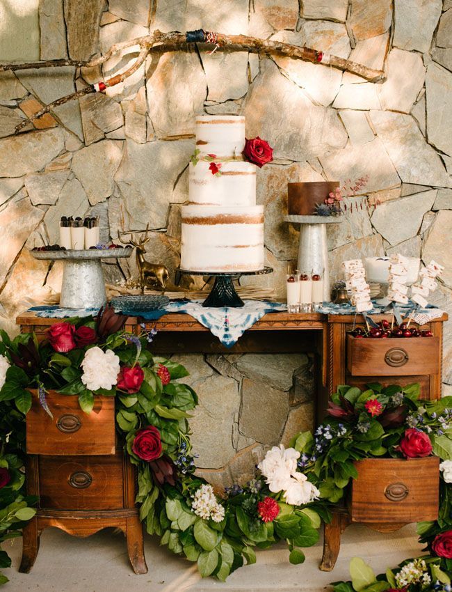 Stylish Furniture Display: Adorable Wedding DIY Ideas Using Dressers ♡にて紹介している画像