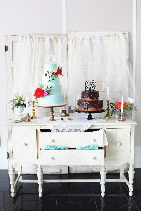Stylish Furniture Display: Adorable Wedding DIY Ideas Using Dressers ♡にて紹介している画像