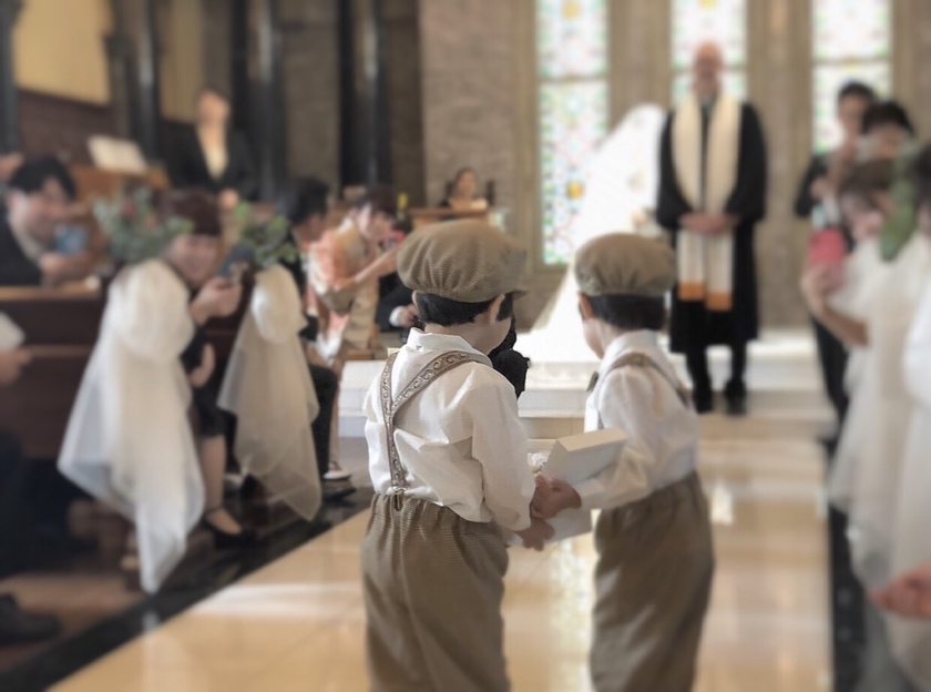 "Heartwarming Stories and Performances of Ring Boys and Ring Girls: Carrying Wedding Rings to the Altar"にて紹介している画像