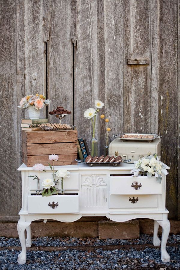 Stylish Furniture Display: Adorable Wedding DIY Ideas Using Dressers ♡にて紹介している画像