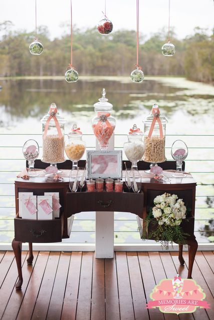 Stylish Furniture Display: Adorable Wedding DIY Ideas Using Dressers ♡にて紹介している画像
