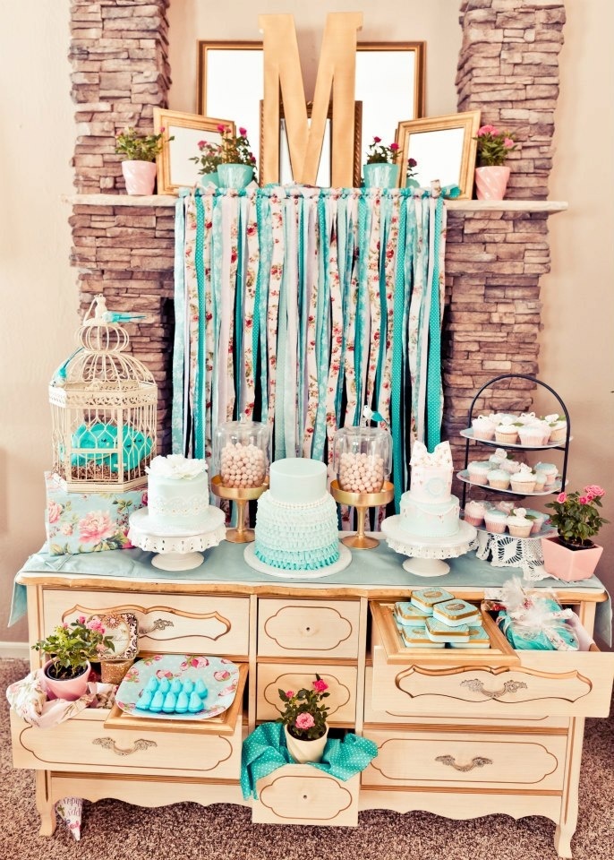 Stylish Furniture Display: Adorable Wedding DIY Ideas Using Dressers ♡にて紹介している画像