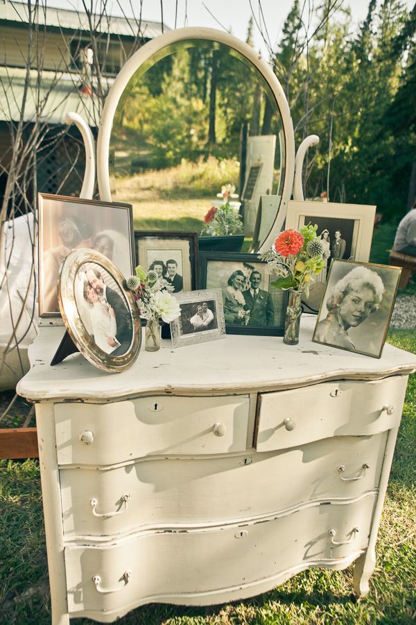 Stylish Furniture Display: Adorable Wedding DIY Ideas Using Dressers ♡にて紹介している画像