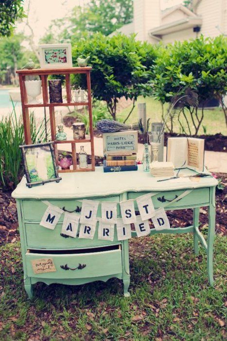 Stylish Furniture Display: Adorable Wedding DIY Ideas Using Dressers ♡にて紹介している画像