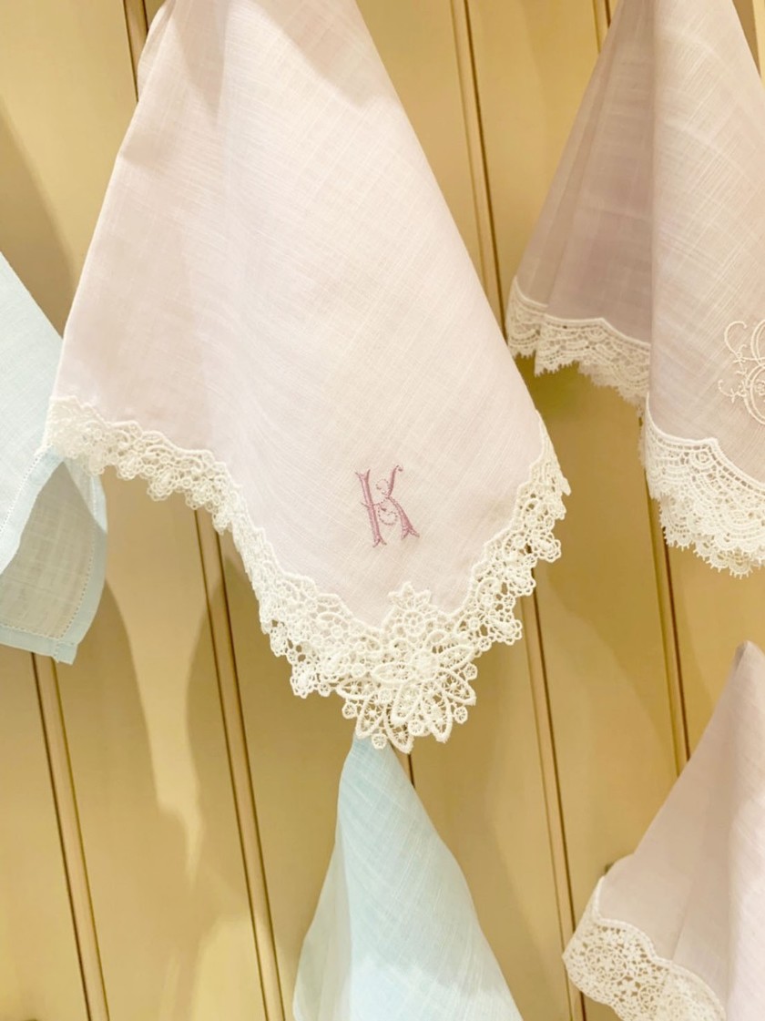 Did You Know? Wedding Anniversaries Have Unique Names and Meanings Each Year! ♡にて紹介している画像