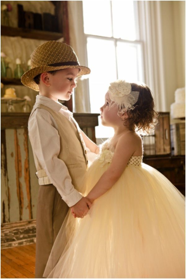 "Stealing the Spotlight with Cuteness: Adorable Ring Bearers and Flower Girls ♡"にて紹介している画像