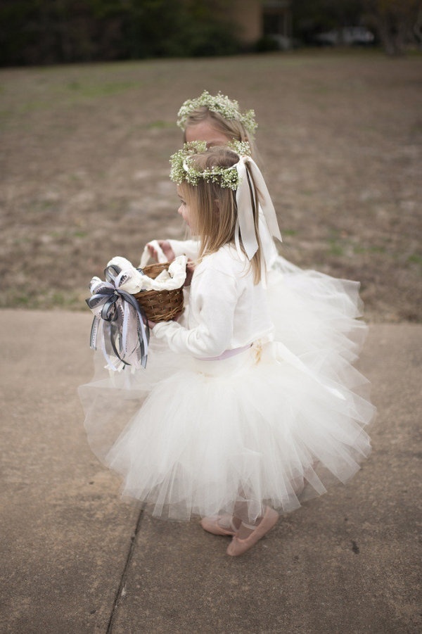 "Stealing the Spotlight with Cuteness: Adorable Ring Bearers and Flower Girls ♡"にて紹介している画像