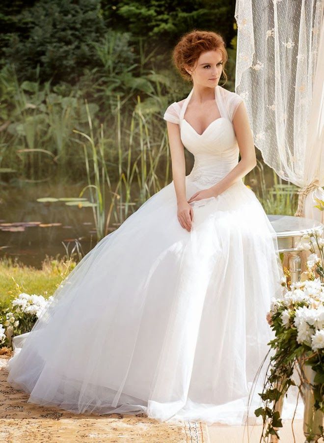 Nordic Originate: Papilio Wedding Dresses that are as Romantic as Butterflies ♡にて紹介している画像