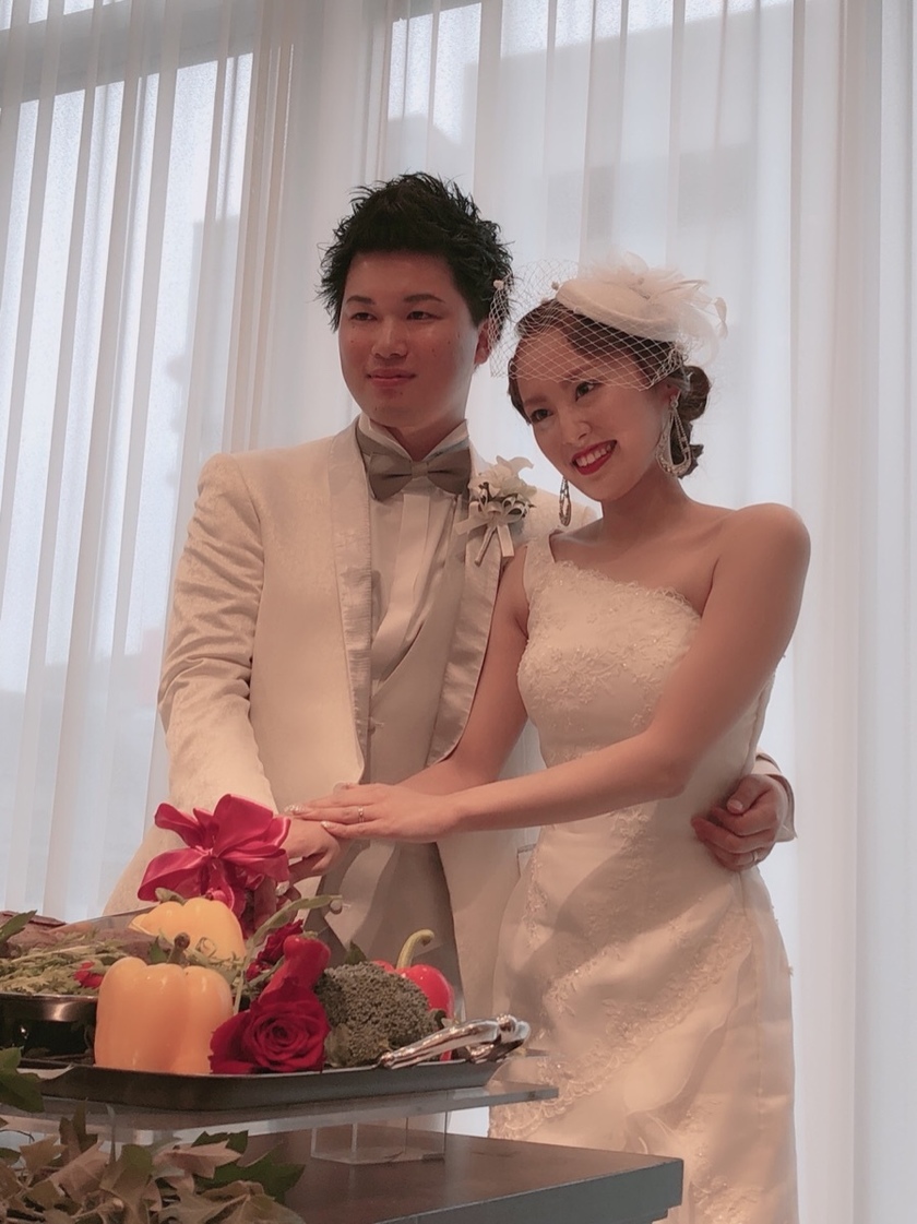 カラードレス選びのコツ*お色直しドレスは、『上半身のデザイン』が華やかなのを選ぶべき♡にて紹介している画像