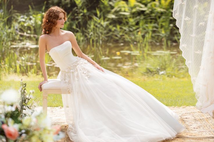 Nordic Originate: Papilio Wedding Dresses that are as Romantic as Butterflies ♡にて紹介している画像
