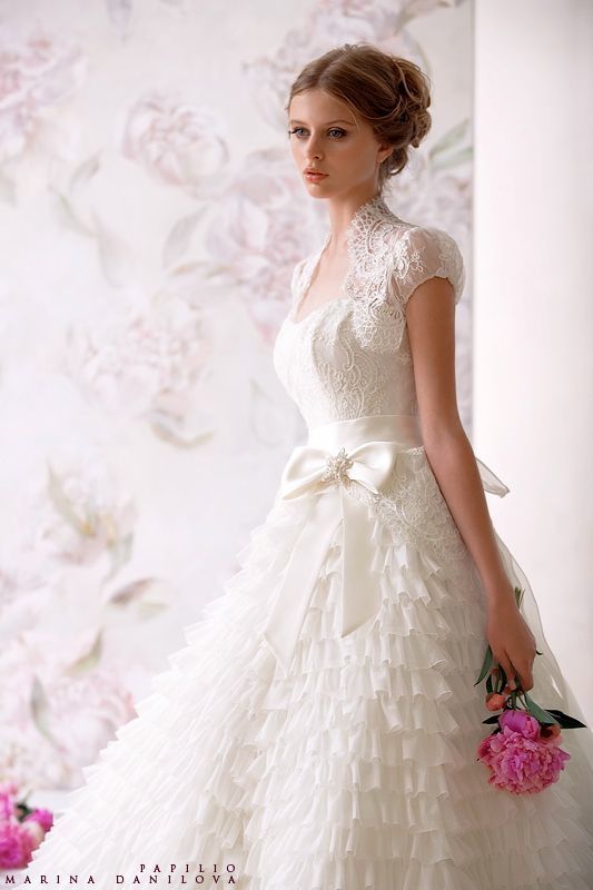 Nordic Originate: Papilio Wedding Dresses that are as Romantic as Butterflies ♡にて紹介している画像