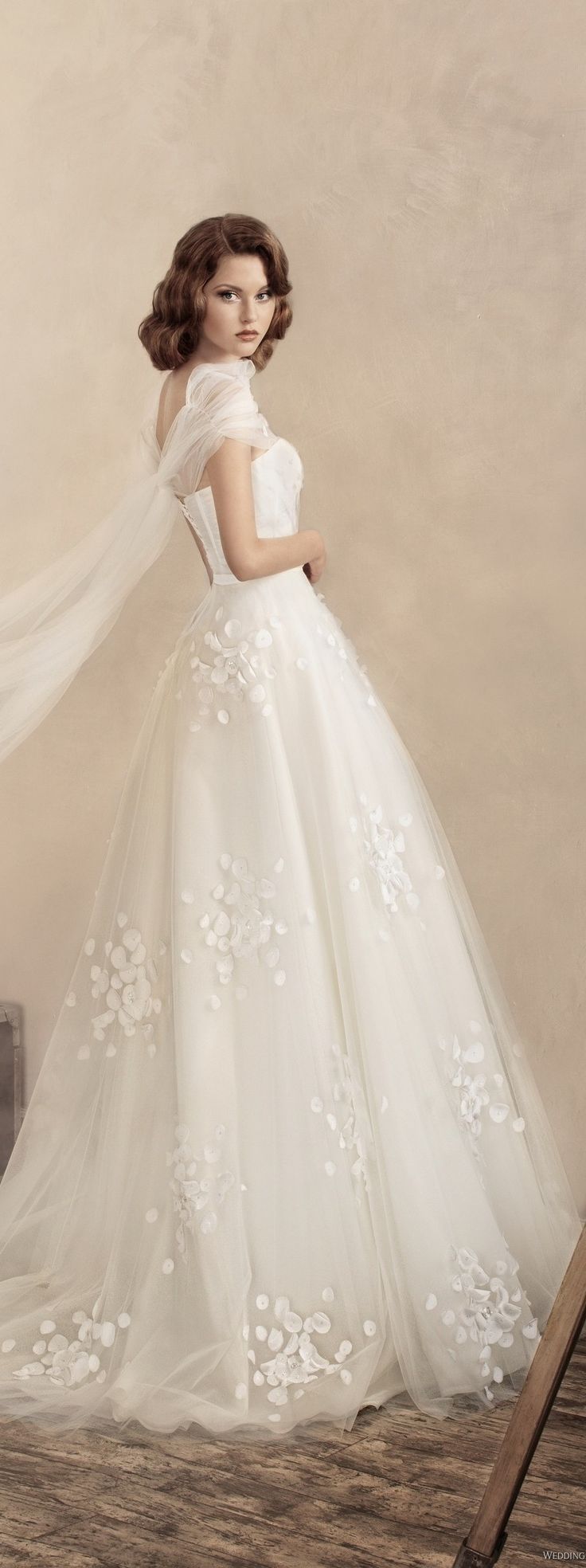 Nordic Originate: Papilio Wedding Dresses that are as Romantic as Butterflies ♡にて紹介している画像