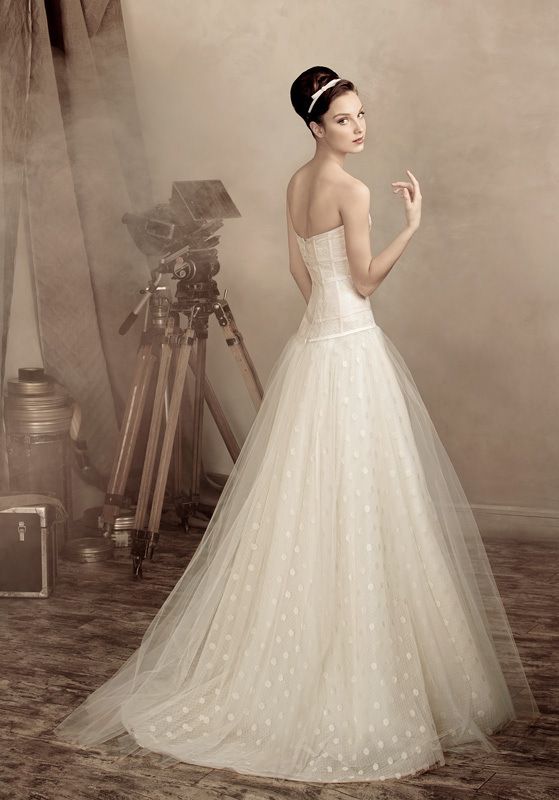 Nordic Originate: Papilio Wedding Dresses that are as Romantic as Butterflies ♡にて紹介している画像