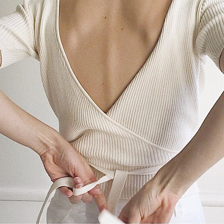 "Feel 100% Like a Bride with Our All-Lace Bridal Innerwear: Semoa Bridal's Adorable Collection"にて紹介している画像