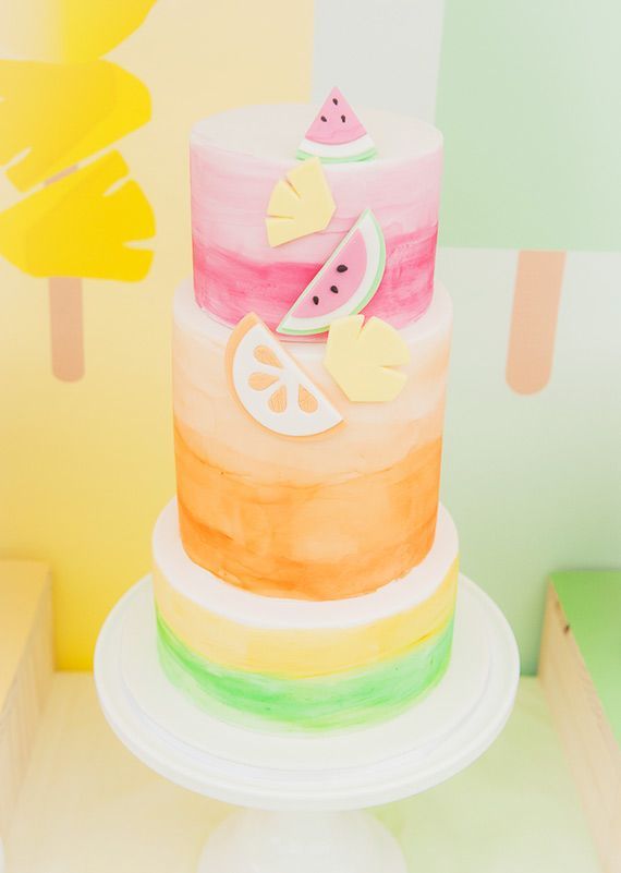 Which Fruits Would You Like to Add? A Perfect Collection of Fruits for Wedding Cake Decoration♡にて紹介している画像