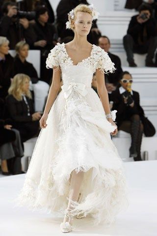 The Dream Wedding Dress of Women Worldwide! CHANEL's Designs are Absolutely Adorable♡にて紹介している画像