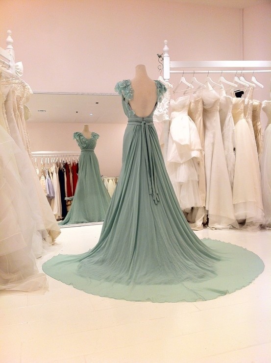 Falling in Love with Tiffany Blue: A Stunning Wedding Styled in Tiffany Colors!にて紹介している画像