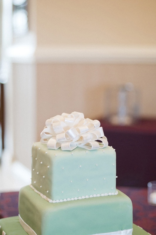 Falling in Love with Tiffany Blue: A Stunning Wedding Styled in Tiffany Colors!にて紹介している画像