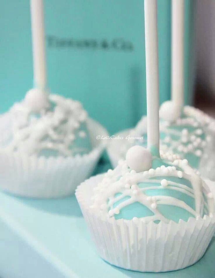 Falling in Love with Tiffany Blue: A Stunning Wedding Styled in Tiffany Colors!にて紹介している画像