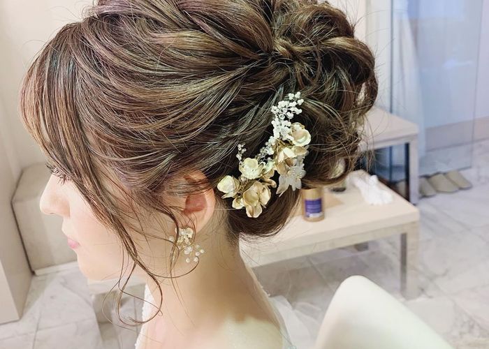 万人受けする 高すぎず 低すぎず 真ん中 の位置で結ぶシニヨンヘア Marry マリー