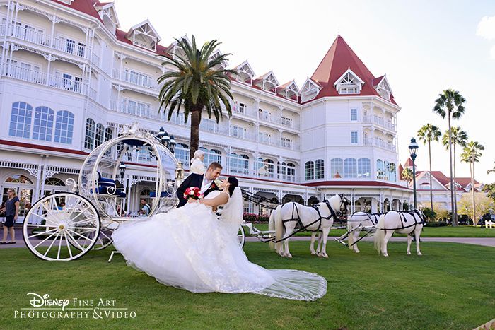 "Let's Have a Cinderella Wedding Adorned with Fairy Tale Motifs!"にて紹介している画像