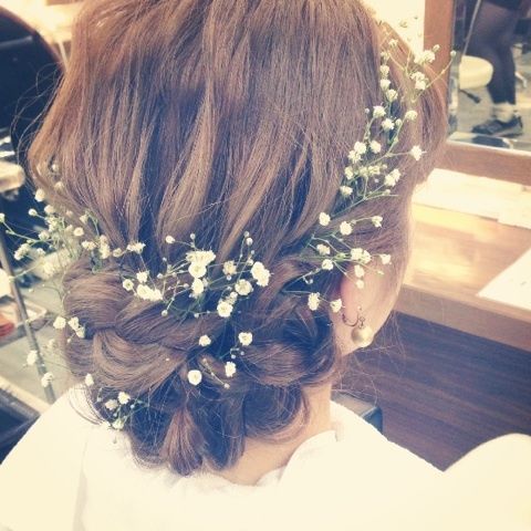 下の位置でまとめて上品に♡『シニヨン』アレンジのまとめ髪が大人可愛い*にて紹介している画像