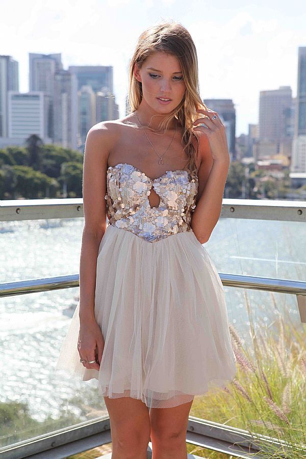 Feeling the Short Length♡ A Collection of Mini Dresses Perfect for Parties♪にて紹介している画像