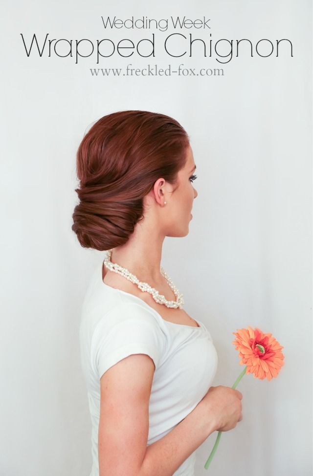 下の位置でまとめて上品に♡『シニヨン』アレンジのまとめ髪が大人可愛い*にて紹介している画像