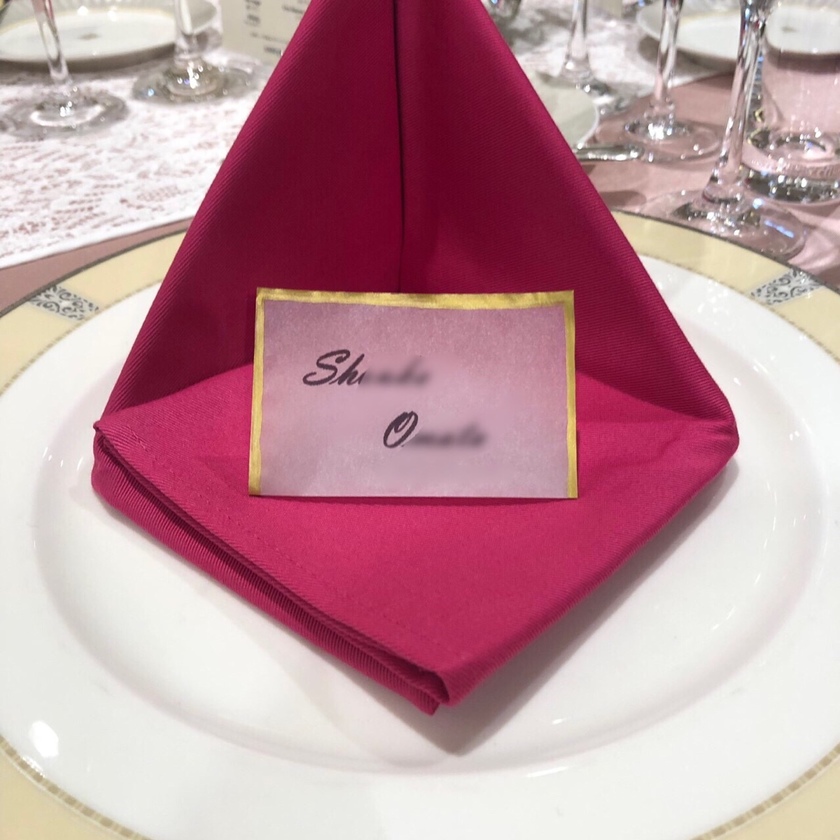 席札をアルファベットで書く場合。「苗字と名前でフォントを変える」っていうの、結構みんなやってる！にて紹介している画像