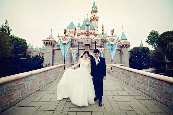 Eternal Dreams: A Collection of Wedding Inspirations at Cinderella Castle ♡にて紹介している画像