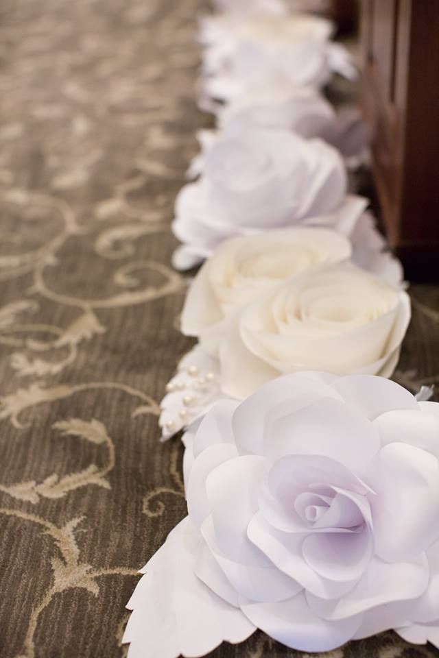 Too Cute♡ 6 Stunning Ways to Incorporate Giant Paper Flowers into Your Wedding Decor*にて紹介している画像