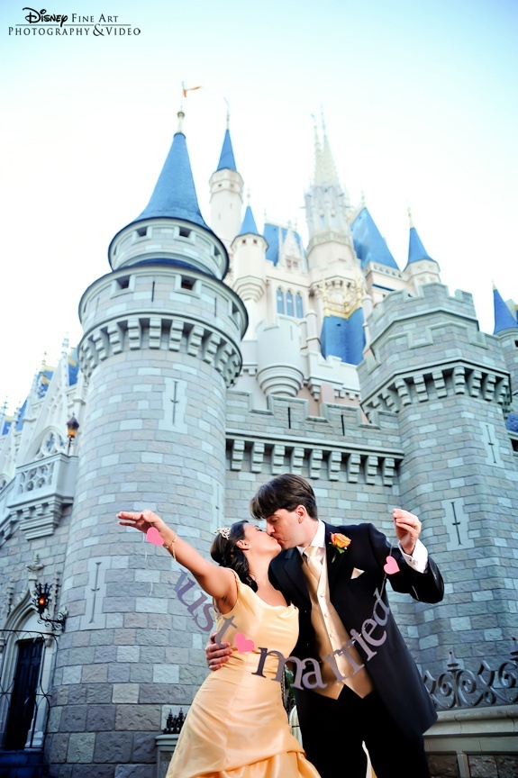 Eternal Dreams: A Collection of Wedding Inspirations at Cinderella Castle ♡にて紹介している画像